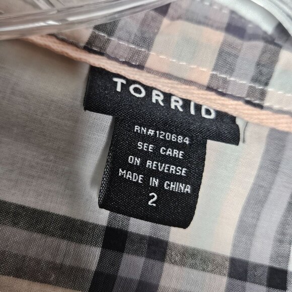 Torrid Shirt Womens 2X Button Up White Gray Pink Plaid Roll Tab Sleeves - Picture 4 of 11